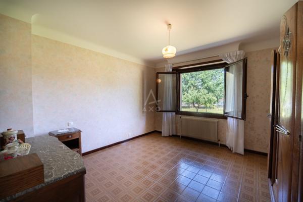 Maison familiale de 4 chambre avec entresol et 3 900 m² de verdure