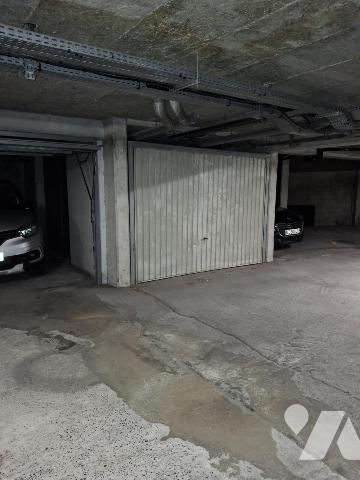 A VENDRE à LILLE: 1  BOX fermé en sous-sol rue du faubourg notre dame   