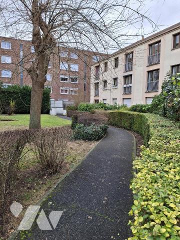 A VENDRE à LILLE: 1  BOX fermé en sous-sol rue du faubourg notre dame   