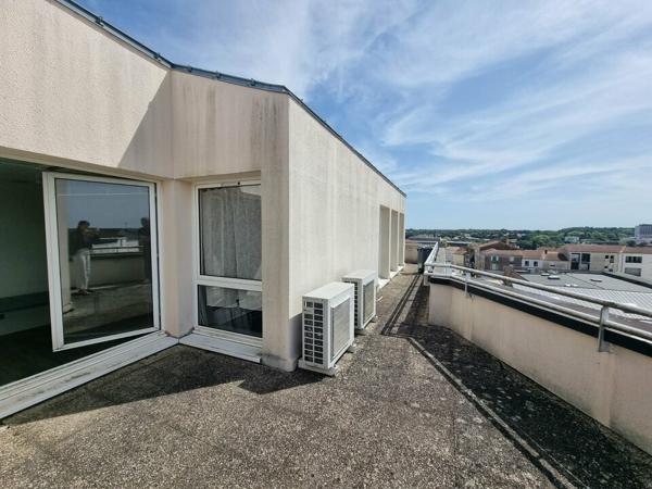 À louer – Bureaux 120 m² avec terrasse – Centre-ville de La Roche-sur-Yon