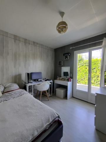 Maison  5 pièce(s)  4 chambre(s)  100 m²