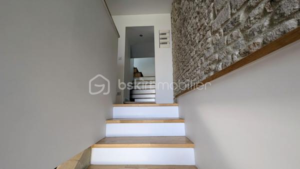 EXCLUSIVITE

Découvrez cette magnifique maison de 1800, récemment rénovée (2023), située à Luc-sur-Mer. 

Alliant charme ancien et confort moderne, elle offre une vie paisible à quelques minutes de la mer. 

Parfaitement agencée sur trois niveaux, cette maison offre 155 m² d'espace ( 166 au sol ) avec six pièces accueillantes comprenant quatre chambres, une salle d'eau et une salle de bain.

Au rez-de-chaussée, profitez d'un séjour chaleureux avec cheminée et une cuisine moderne parfaitement équipée. 

L'agencement soigné et les matériaux de qualité  confèrent à l'ensemble un confort optimal,  (un bon diagnostic énergétique en  C )  agrémenté par un chauffage individuel au gaz. 

Le calme et l'absence de vis-à-vis complètent cette atmosphère sereine.

  Notez par ailleurs que cette demeure est très ensoleillée grâce à son orientation sud où les bains de soleils en terrasse seront de rigueur !
A moins que vous ne préfériez vous prélasser dans le jardin toujours exposé sud. 

Le gros plus, une maison en pierre d'environ 70m² à restaurer pour accueillir les amis où avoir un apport financier supplémentaire en louant. 
Déjà une pièce (avec salle d'eau et wc) fonctionnelle.

Dans un quartier paisible, vous pourrez vous stationner dans la cour ou dans le garage de 30m².

Côté commodités, cette maison à fort potentiel est située non loin des écoles, commerces et services essentiels. 

Sa taxe foncière annuelle s'élève à 1300€. 
 
Pour résumer :
Maison principale 155m²
4 chambres (en étage et dont une suite parentale spacieuse sous combles)
1 salle d'eau 
1 salle de bain
1 wc par niveau
45m² de pièce de vie
Cuisine A/E séparée 
1 garage 30m²
2 ateliers de 14² chacun
1 maison a restaurer d'environ 70m²
Jardin, terrasse.

En vente et prête à vous accueillir, c'est un véritable coup de cœur à visiter sans tarder! 
Contactez Nathalie Demarquay pour plus d'informations.