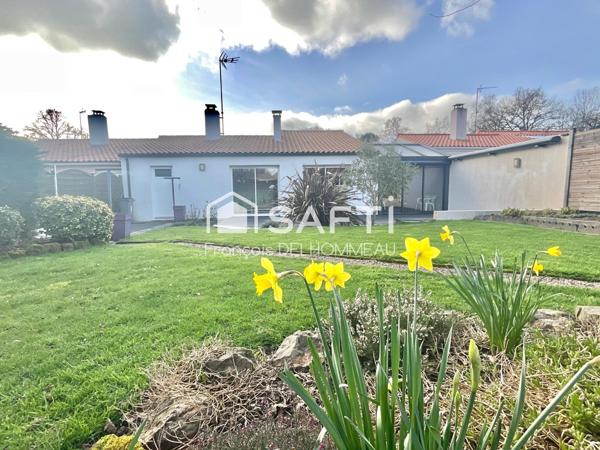 Maison de plain-pied 121m2, 3 chambres, 1 mezzanine, 1 garage proche du centre de Mouilleron