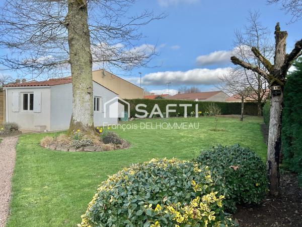 Maison de plain-pied 121m2, 3 chambres, 1 mezzanine, 1 garage proche du centre de Mouilleron