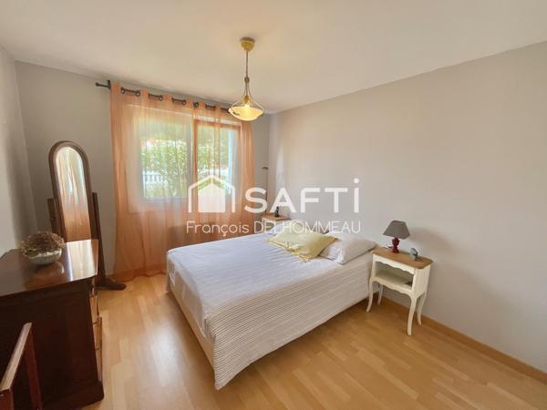 Maison de plain-pied 121m2, 3 chambres, 1 mezzanine, 1 garage proche du centre de Mouilleron