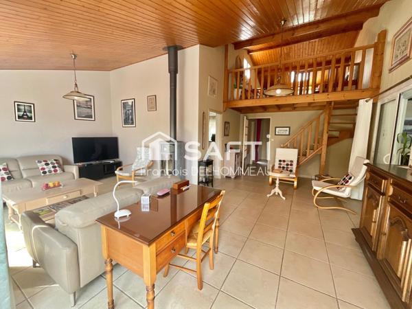 Maison de plain-pied 121m2, 3 chambres, 1 mezzanine, 1 garage proche du centre de Mouilleron