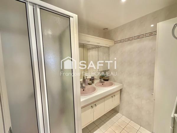 Maison de plain-pied 121m2, 3 chambres, 1 mezzanine, 1 garage proche du centre de Mouilleron