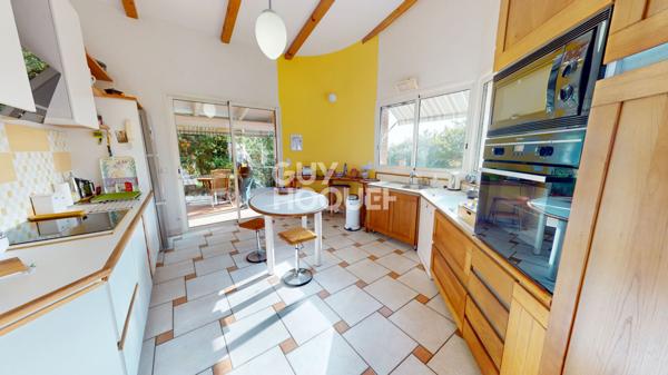 A VENDRE - Maison de 205m² à MONTOISON (26800)