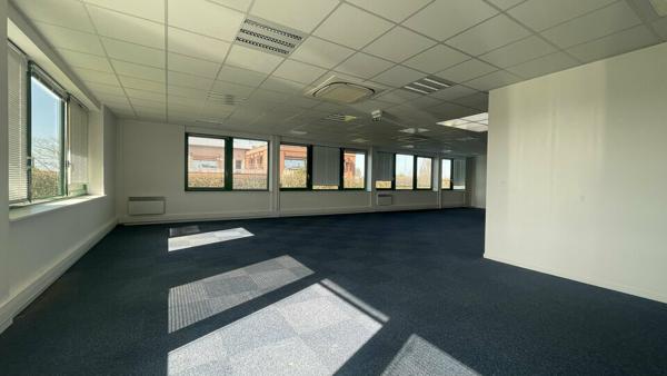 À LOUER - HARFLEUR - IMMEUBLE DE BUREAUX - 285 M2