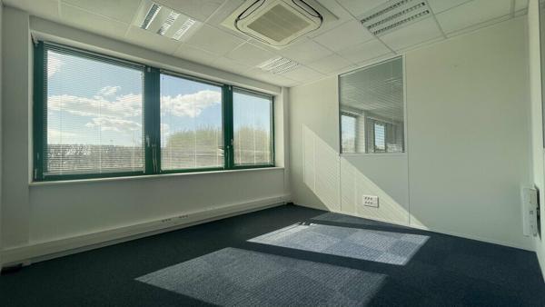 À LOUER - HARFLEUR - IMMEUBLE DE BUREAUX - 285 M2