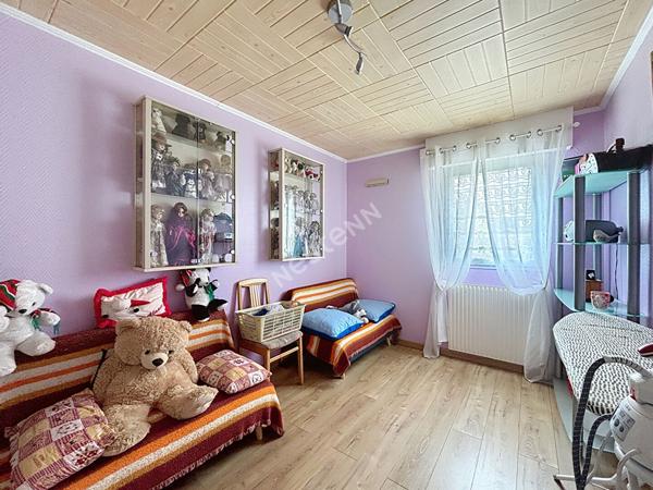 A vendre : Maison 5 pièces - trois chambres avec garage et charmant jardin à Rezé secteur Blordière