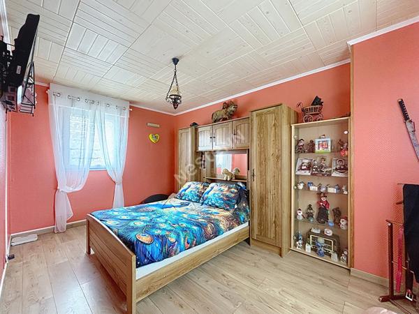 A vendre : Maison 5 pièces - trois chambres avec garage et charmant jardin à Rezé secteur Blordière