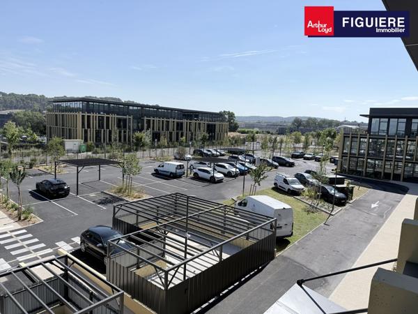 IMMEUBLE NEUF ET LUMINEUX AVEC BELLE VISIBILITE SUR UN EMPLACEMENT EXCEPTIONNEL