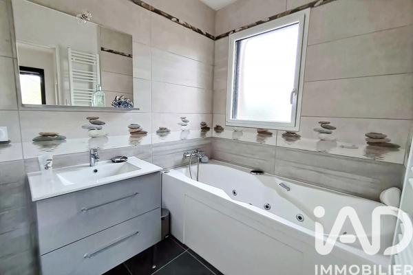 Maison à vendre 5 pièces 111 m² Saint-Aubin-d'Aubigné