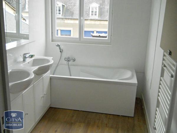 Appartement à louer 5 pièces 122m²