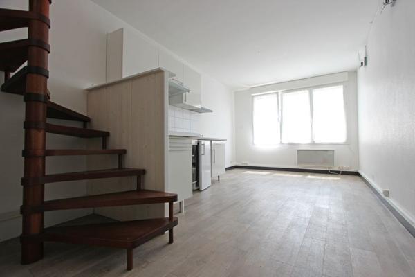 PROCHE DU CENTRE QUIMPÉROIS, UN APPARTEMENT DUPLEX TYPE 2 AVEC TERRASSE. -