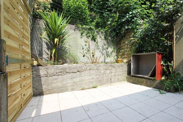 PROCHE DU CENTRE QUIMPÉROIS, UN APPARTEMENT DUPLEX TYPE 2 AVEC TERRASSE. -
