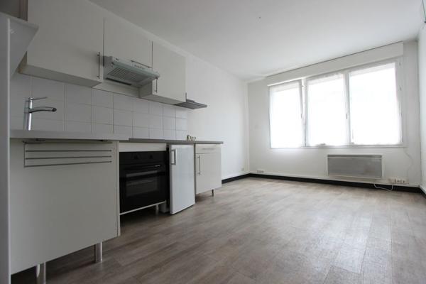 PROCHE DU CENTRE QUIMPÉROIS, UN APPARTEMENT DUPLEX TYPE 2 AVEC TERRASSE. -