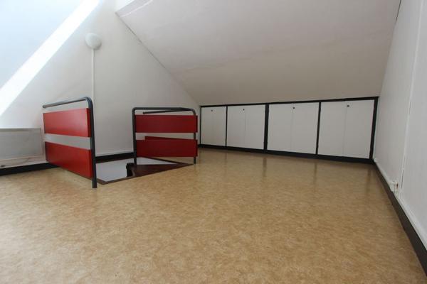 PROCHE DU CENTRE QUIMPÉROIS, UN APPARTEMENT DUPLEX TYPE 2 AVEC TERRASSE. -