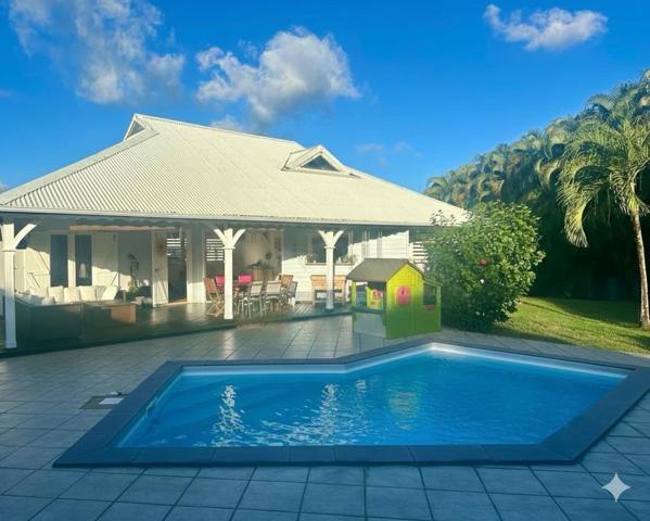 Maison T5 avec grande mezzanine, piscine et terrasse, en EXCLUSIVITE