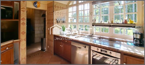 CHÂTEAU DU XIV, XV, XIX SIÈCLE AVEC 17 HECTARES