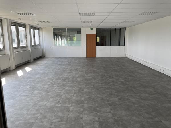 Bureaux à louer à Osny surfaces divisibles dès 89 m² et services à proximité