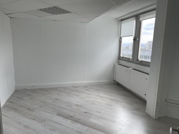Bureaux à louer à Osny surfaces divisibles dès 89 m² et services à proximité