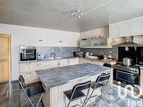 Longère 7 pièces de 207 m² à Les Bordes (89500)