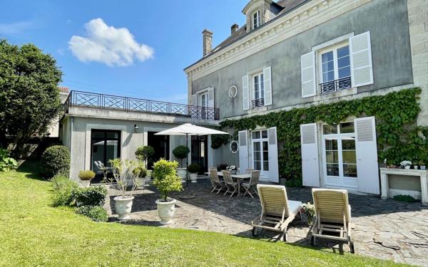 Maison à vendre    7 pièces • 342 m2 Niort