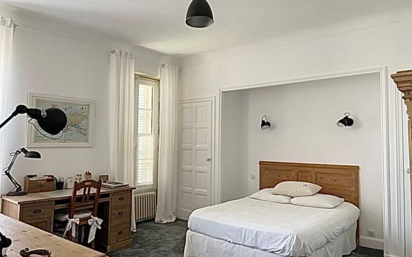 Maison à vendre    7 pièces • 342 m2 Niort