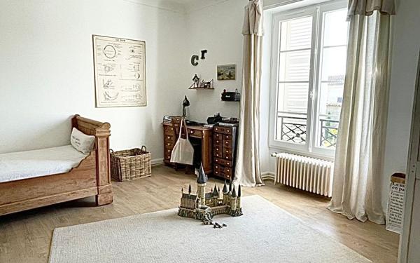 Maison à vendre    7 pièces • 342 m2 Niort