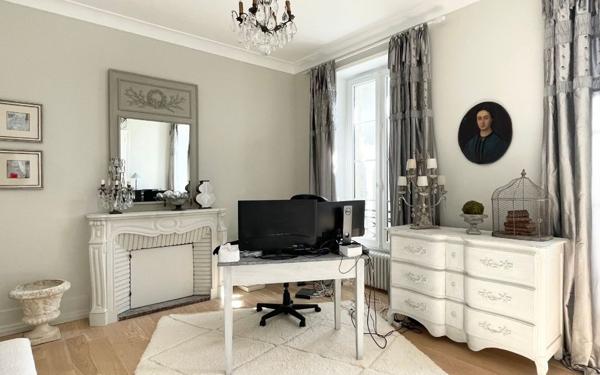 Maison à vendre    7 pièces • 342 m2 Niort