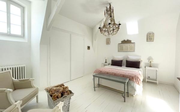 Maison à vendre    7 pièces • 342 m2 Niort