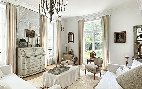 Maison à vendre    7 pièces • 342 m2 Niort