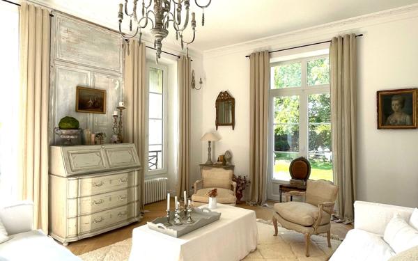 Maison à vendre    7 pièces • 342 m2 Niort