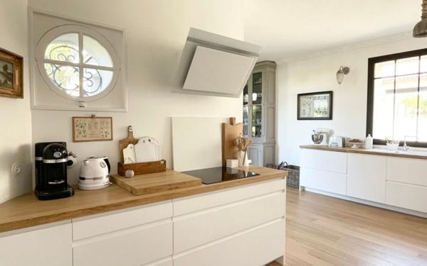 Maison à vendre    7 pièces • 342 m2 Niort