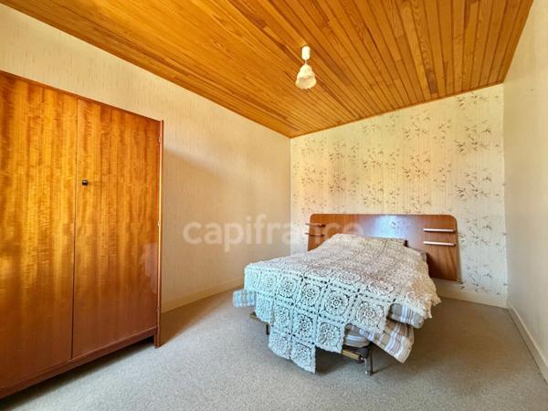 MAISON DE VILLAGE DE 110 M2, TERRAIN DE 3 476 M2, 4 CHAMBRES, DOUBLE GARAGE DE 62 M2, GARAGE, ATELIERS, CAVE VOÛTÉE, TF 251€