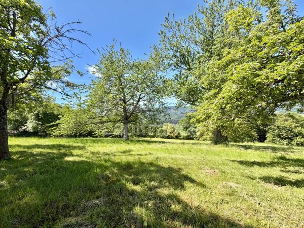 MAISON DE VILLAGE DE 110 M2, TERRAIN DE 3 476 M2, 4 CHAMBRES, DOUBLE GARAGE DE 62 M2, GARAGE, ATELIERS, CAVE VOÛTÉE, TF 251€