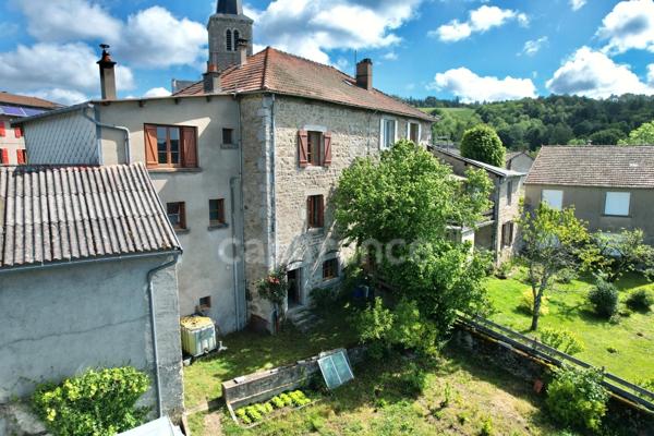MAISON DE VILLAGE DE 110 M2, TERRAIN DE 3 476 M2, 4 CHAMBRES, DOUBLE GARAGE DE 62 M2, GARAGE, ATELIERS, CAVE VOÛTÉE, TF 251€
