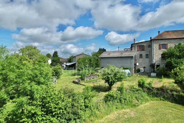 MAISON DE VILLAGE DE 110 M2, TERRAIN DE 3 476 M2, 4 CHAMBRES, DOUBLE GARAGE DE 62 M2, GARAGE, ATELIERS, CAVE VOÛTÉE, TF 251€