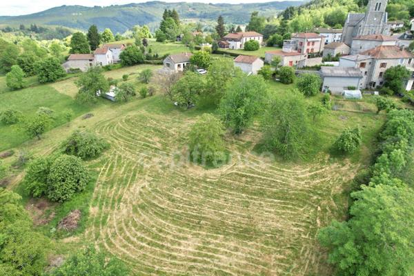 MAISON DE VILLAGE DE 110 M2, TERRAIN DE 3 476 M2, 4 CHAMBRES, DOUBLE GARAGE DE 62 M2, GARAGE, ATELIERS, CAVE VOÛTÉE, TF 251€