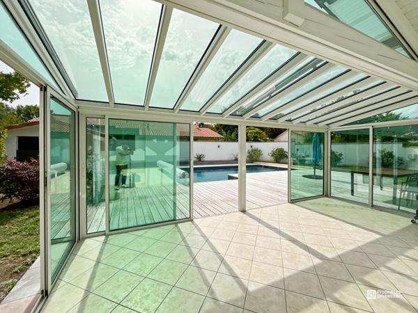 Maison familiale rénovée 4 chambres, piscine - Quartier calme à Saint-Médard-en-Jalles