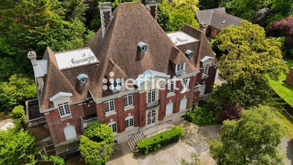 Maison
         21 pièces
        - 1130 m² Bien prestige 1 995 000 € *
