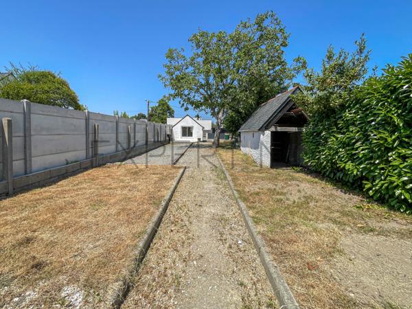 Saint-Lyphard (44410) Maison en centre ville avec garage sur un terrain de 410 m².