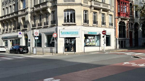 Bureaux à louer - Local de 175 m² en angle, excellente visibilité sur axe très passant à La Madeleine