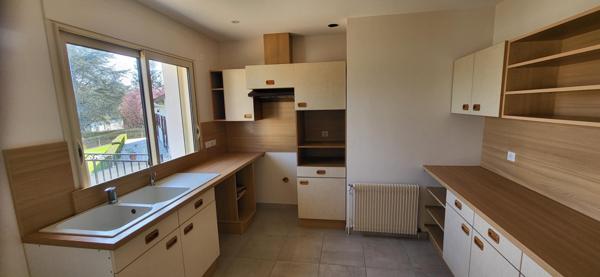 Proche centre la Roche-Posay maison très bon état