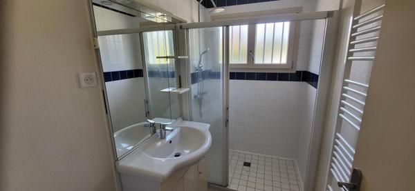 Proche centre la Roche-Posay maison très bon état