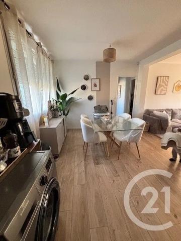 Appartement F4 à vendre  5 pièces - 66 m 2   ST QUENTIN  - 02
