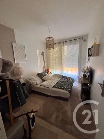 Appartement F4 à vendre  5 pièces - 66 m 2   ST QUENTIN  - 02