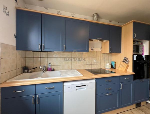 Mondelange – Ensemble immobilier 189 m² – Investisseur / Grande famille – Jardin, terrasse, double garage À Mondelange , ensemble immobilier d’environ 189 m² sur un terrain d’environ 485 m² , offrant un fort potentiel pour investisseur, professionnel ou grande famille .
